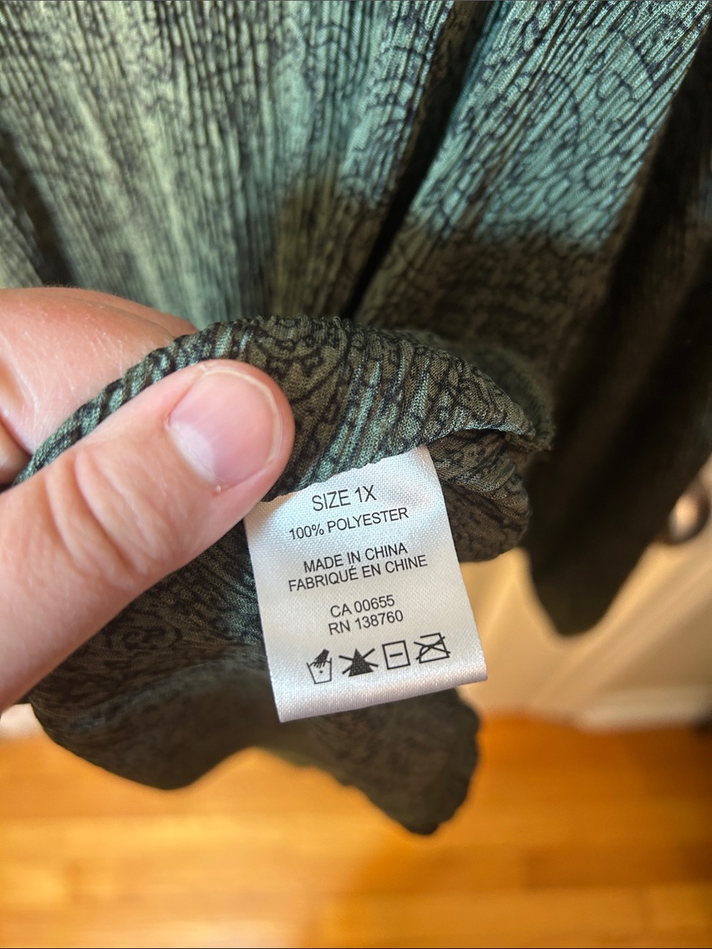 Pennington’s Boho Green Paisley Crepe Long Sleeve Peasant Top size 1x - Picture 4 of 5